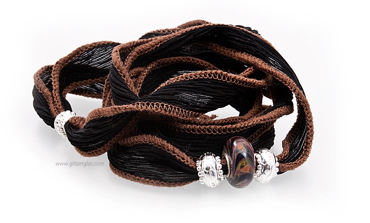 Indisches Seidenarmband schwarz mit Unikat Glas-Modulperle & Echtsilberschmuck 925. Indisches Seidenarmband schwarz mit Unikat Glas-Modulperle & Echtsilberschmuck 925.