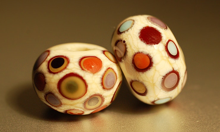 Glasperlen/Beads (Durchm. ca.15mm). 