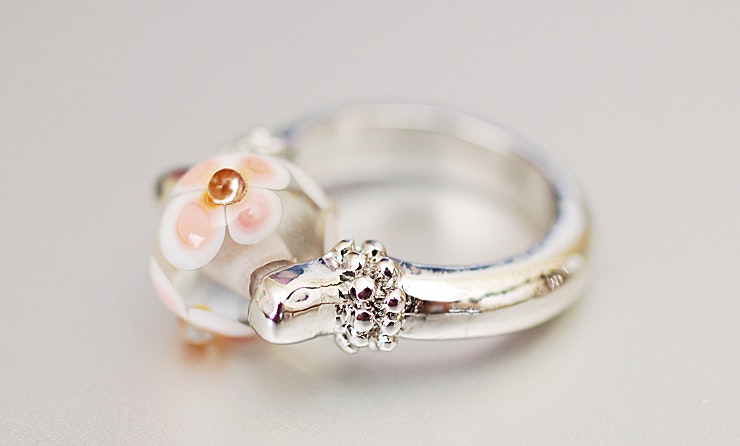 Ring mit schöner Blümli-Perle in Klarglas & Rosa (verkauft)