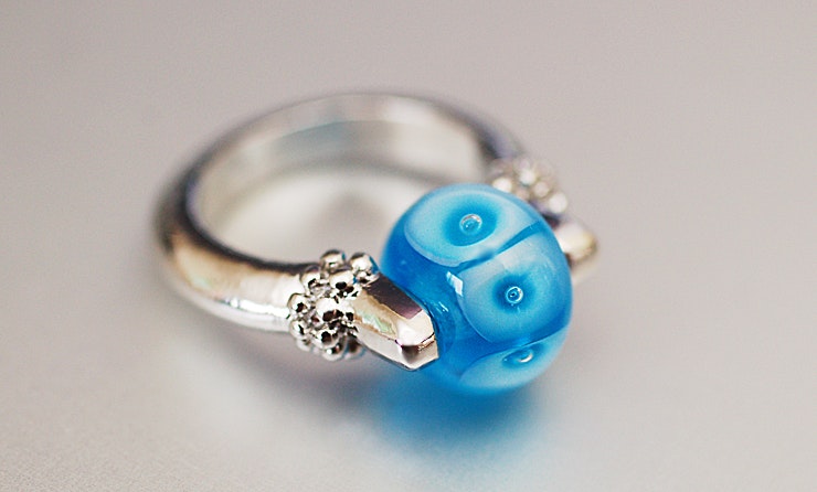 Blue-Eyes Fingerring mit Glasperle, Muranoglas (für Myri/Muttenz-Baselland)