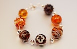 "Sunnylight" Armband auf 2 Drähten mit 7 Glasperlen, 8 Silber 925 Perlen&Verschluss (19cm lang, CHF 65.- "Sunnylight" Armband auf 2 Drähten mit 7 Glasperlen, 8 Silber 925 Perlen&Verschluss (19cm lang, CHF 65.-