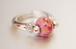 Pinky Fingerring mit Bullseyeglasperle für Gaby/Basel Pinky Fingerring mit Bullseyeglasperle für Gaby/Basel