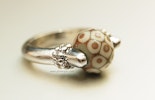 Grau/Beige Ring mit Muarnoglas-Perle (verkauft am Bremgarter-Ostermarkt) Grau/Beige Ring mit Muarnoglas-Perle (verkauft am Bremgarter-Ostermarkt)