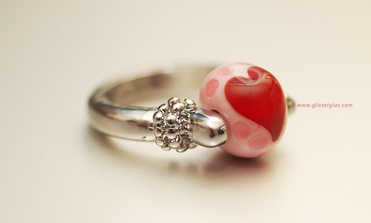 sweetheart Fingerring mit Muranoglasperle (Gaby/Birsfelden,BL)