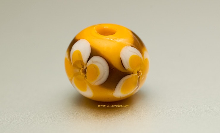 "Butterblümchen" CIM Glasperle CHF 15.- "Butterblümchen" CIM Glasperle CHF 15.-