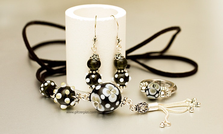 Kettenanhänger/Ohrringe/Fingerring in Muranoglas und Silber925 (Bestellung Karo/Birsfelden) Kettenanhänger/Ohrringe/Fingerring in Muranoglas und Silber925 (Bestellung Karo/Birsfelden)