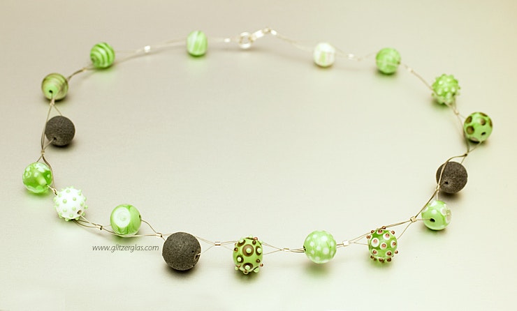 "Green-Candy" Halsschmuck mit 14 pastellgrünen Murano-Glasperlen und 925 Silberverschluss (ca. 55 cm) "Green-Candy" Halsschmuck mit 14 pastellgrünen Murano-Glasperlen und 925 Silberverschluss (ca. 55 cm)