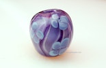 "Lilly" Muranoglasperle in lila/weiss/hellblau  "Lilly" Muranoglasperle in lila/weiss/hellblau