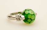 "Grellgrün" Fingerring mit Perle aus Muranoglas. Gehört nun meiner Freundin Angela aus Kiel/Mönkeberg. "Grellgrün" Fingerring mit Perle aus Muranoglas. Gehört nun meiner Freundin Angela aus Kiel/Mönkeberg.
