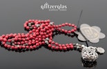 "red-dragon" Koralle (rot gefärbt mit bronzitsteinperlen auf brauner seide handgeknüpft silber 925 mit bauchigem Ornamentherz und blüemli-Anhänger "red-dragon" Koralle (rot gefärbt mit bronzitsteinperlen auf brauner seide handgeknüpft silber 925 mit bauchigem Ornamentherz und blüemli-Anhänger