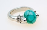 "Atoll" Glasperle an Fingerring. 
 "Atoll" Glasperle an Fingerring.