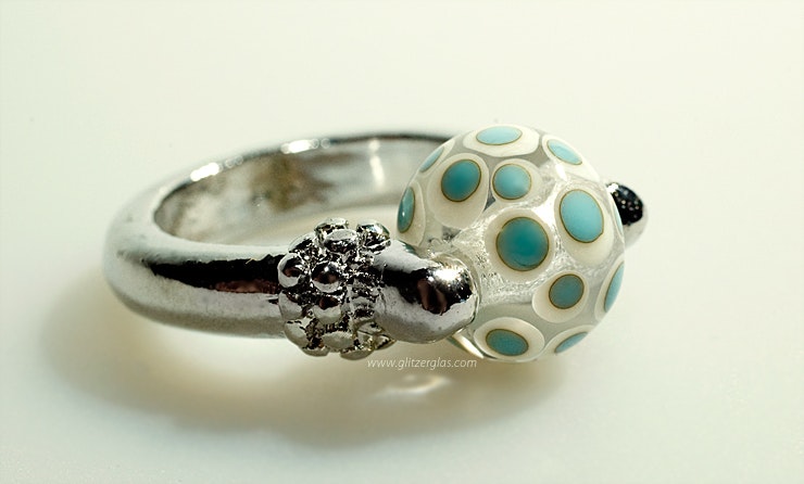 "Mykonos" Fingerring mit Klarglas/Elfenbein/Türkis Muranoglasperle (gehört jetzt Jeannette/Rüti-ZH) "Mykonos" Fingerring mit Klarglas/Elfenbein/Türkis Muranoglasperle (gehört jetzt Jeannette/Rüti-ZH)
