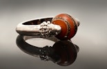 "Swirl" Fingerring mit rostroter Glasperle mit Silberfaden "Swirl" Fingerring mit rostroter Glasperle mit Silberfaden