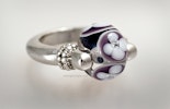 "Purple-Love" Fingerring mit Glasperle Klarglas/Violett/Weiss "Purple-Love" Fingerring mit Glasperle Klarglas/Violett/Weiss