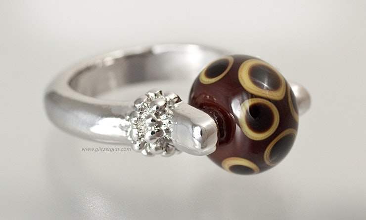 "Chocolat" Fingerring mit Glasperle 