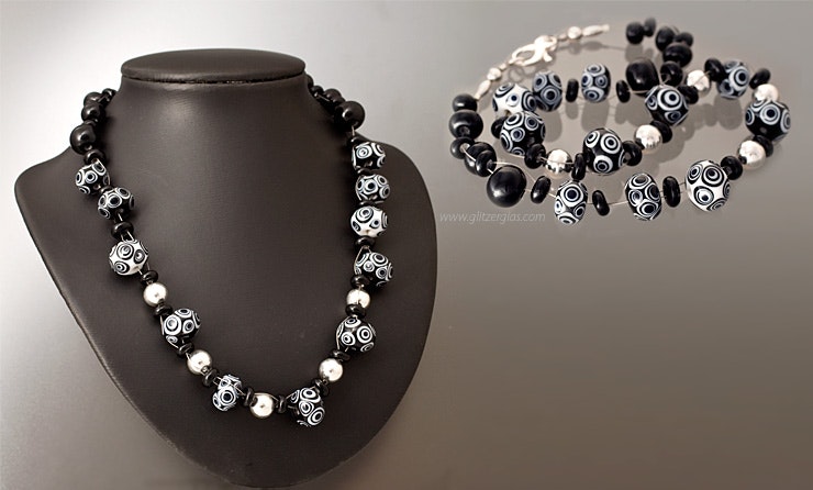 "Cha-Cha-Cha" Black / White Murano glass beads & silver beads with snap link (Silber925) CHF 165 -