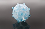 "Zartblau" Blümchen-Glasperle Grundperle ist Klarglas mit weiss/hellblauem Muster Durchmesser ca.24mm  "Zartblau" Blümchen-Glasperle Grundperle ist Klarglas mit weiss/hellblauem Muster Durchmesser ca.24mm