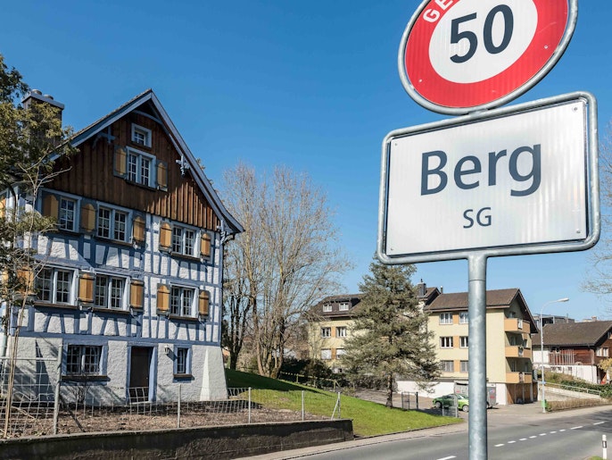 ...IN EINEM SCHÖNEN DORF... ...IN EINEM SCHÖNEN DORF...