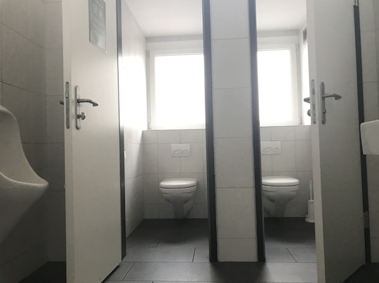 Herrentoilette zur Mitbenützung