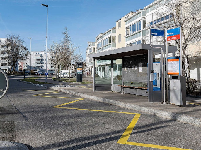 Fällanden ist mit dem ÖV-Netz bestens verbunden. Fällanden ist mit dem ÖV-Netz bestens verbunden.