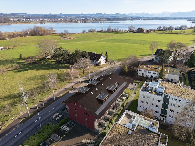 Blick ins Grüne: Aussicht in die Landwirtschaftszone zum Greifensee. Blick ins Grüne: Aussicht in die Landwirtschaftszone zum Greifensee.