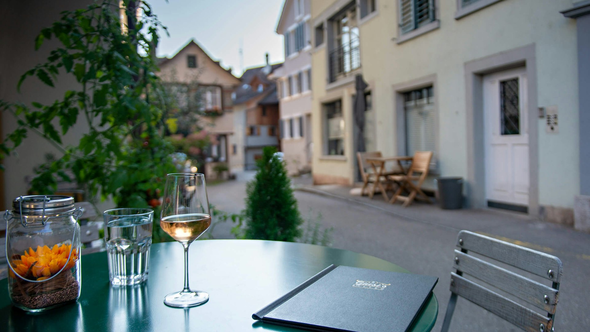 Weinfelden ist eine wahre Gourmetstadt. Viele und gute Restaurants befinden sich alle relativ zentrumsnah Weinfelden ist eine wahre Gourmetstadt. Viele und gute Restaurants befinden sich alle relativ zentrumsnah