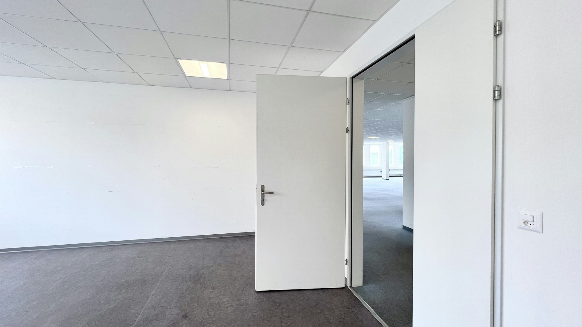vom Einzelbüro in Richtung Grossraumbüro vom Einzelbüro in Richtung Grossraumbüro
