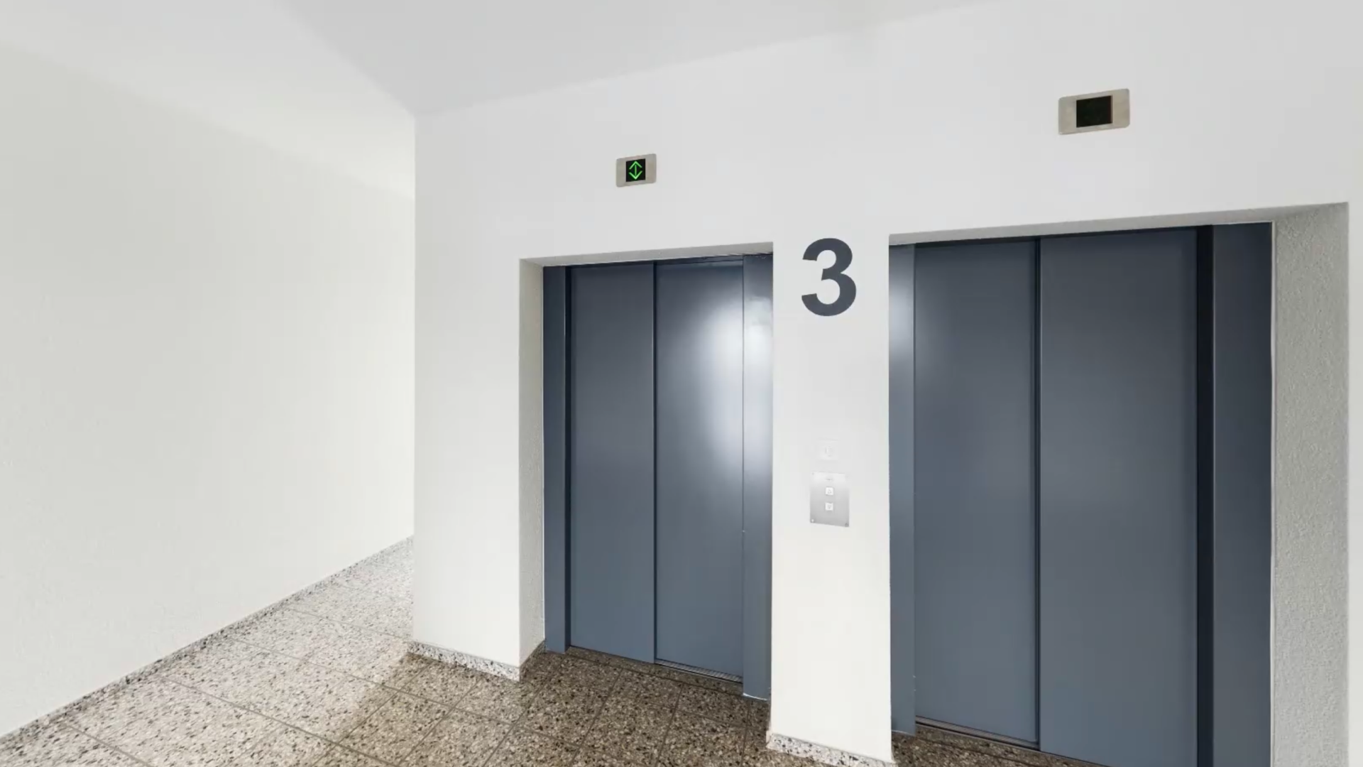 Personenlift im Treppenhaus Personenlift im Treppenhaus