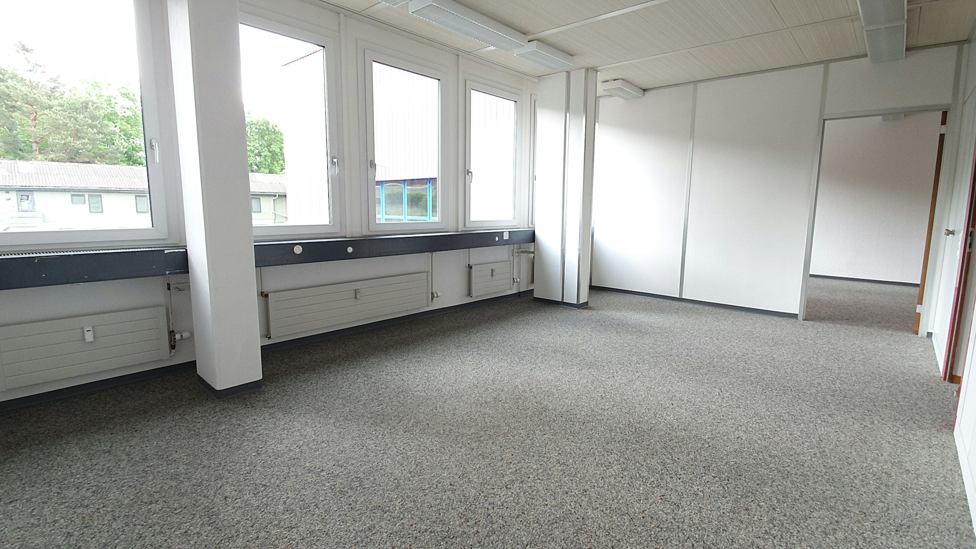 Büro mit Verbindungstüre Büro mit Verbindungstüre