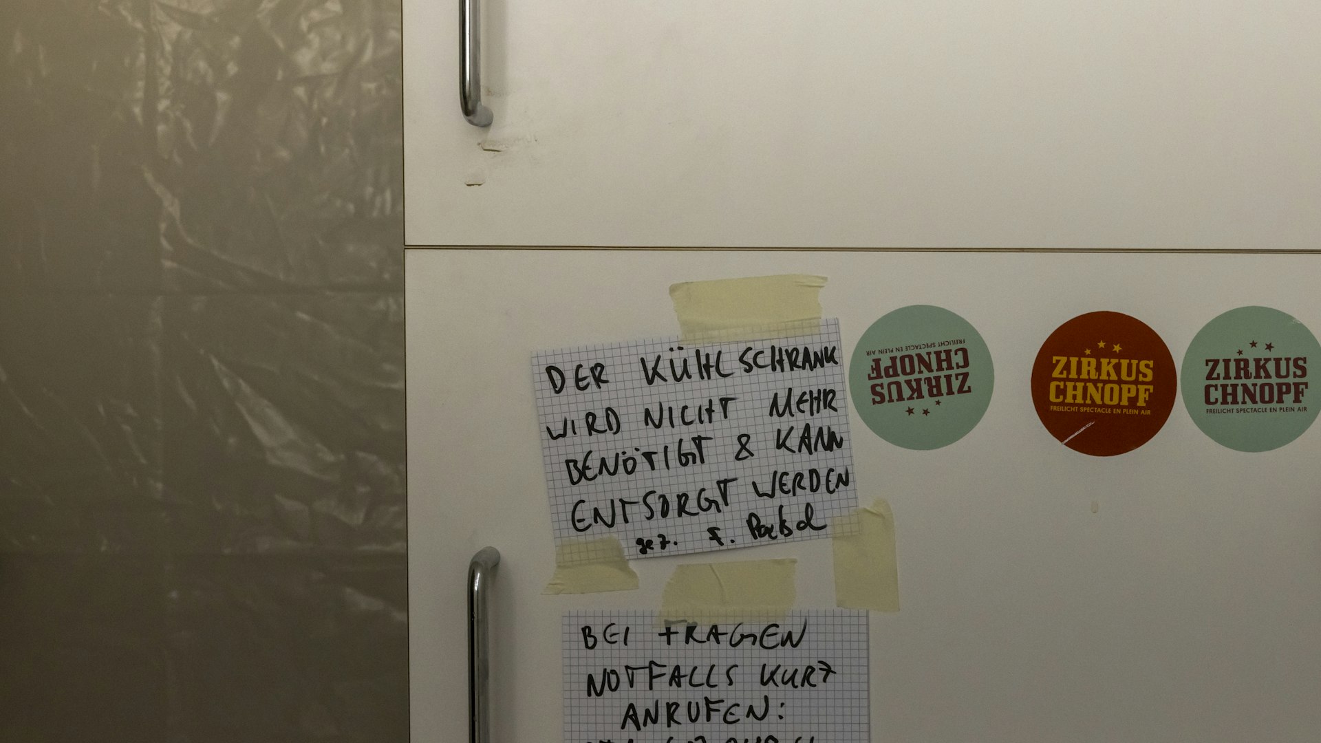 Die Kommunikation mit der Mieterschaft läuft unter anderem auch über Notizzettel.  Die Kommunikation mit der Mieterschaft läuft unter anderem auch über Notizzettel.